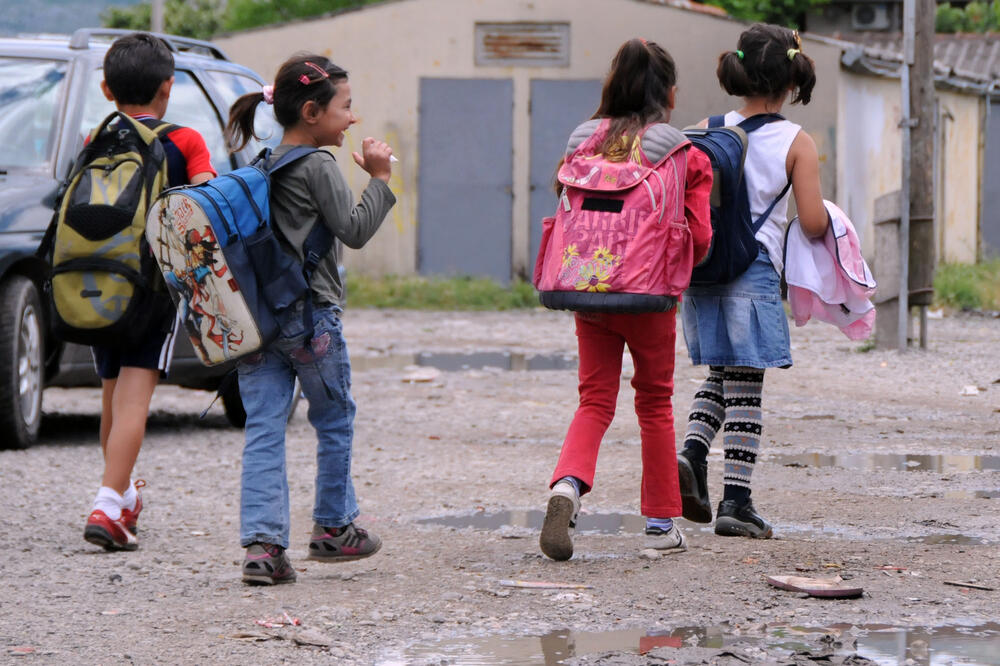 Nije rijetka pojava da djeca ne pohađaju školu redovno (arhiva), Foto: Luka Zeković