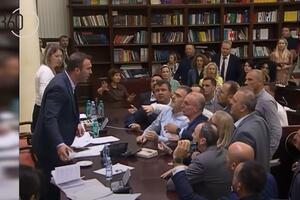 Gužva na odboru Sobranja Sjeverne Makedonije, poslanik pogođen...