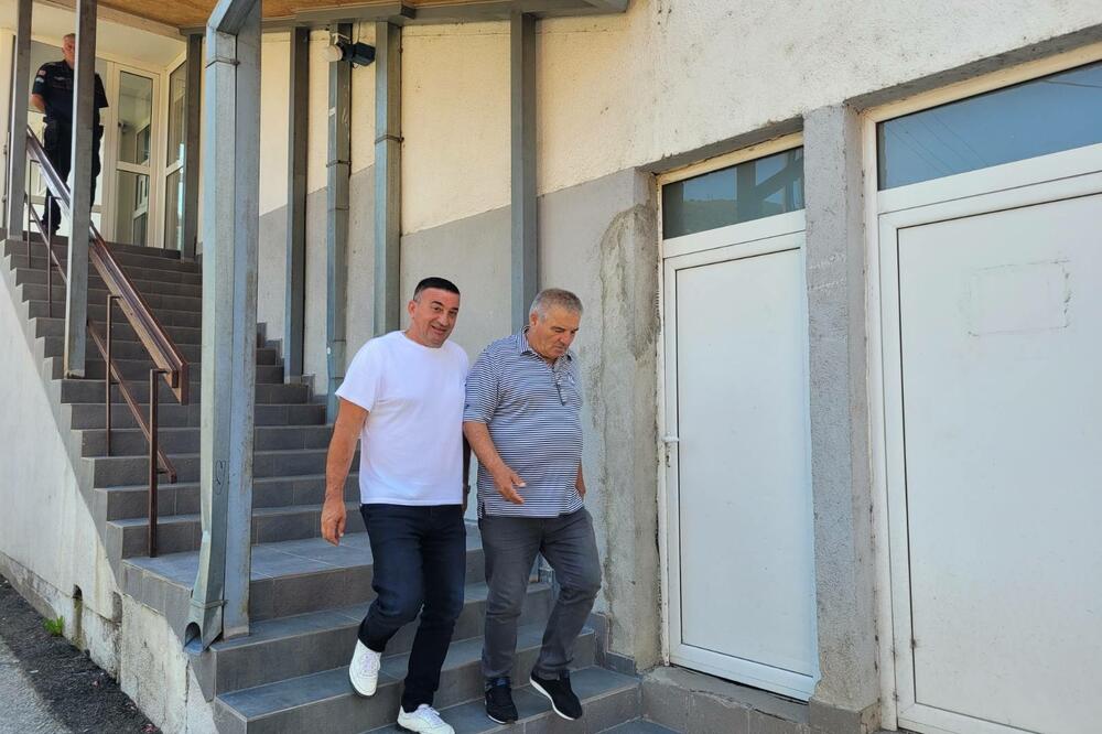 Davidović (lijevo) juče nakon izricanja presude, Foto: Jadranka Ćetković