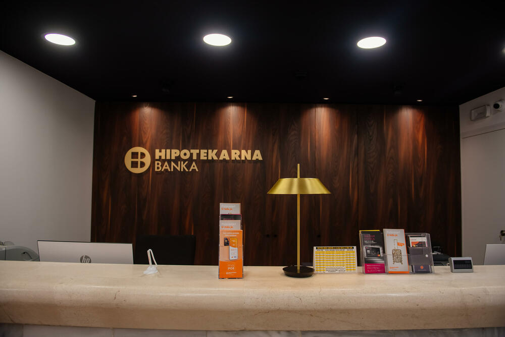 <p>Hipotekarna banka je lider na tržištu u informacionim inovacijama i kao takva nudi pregršt proizvoda i usluga</p>