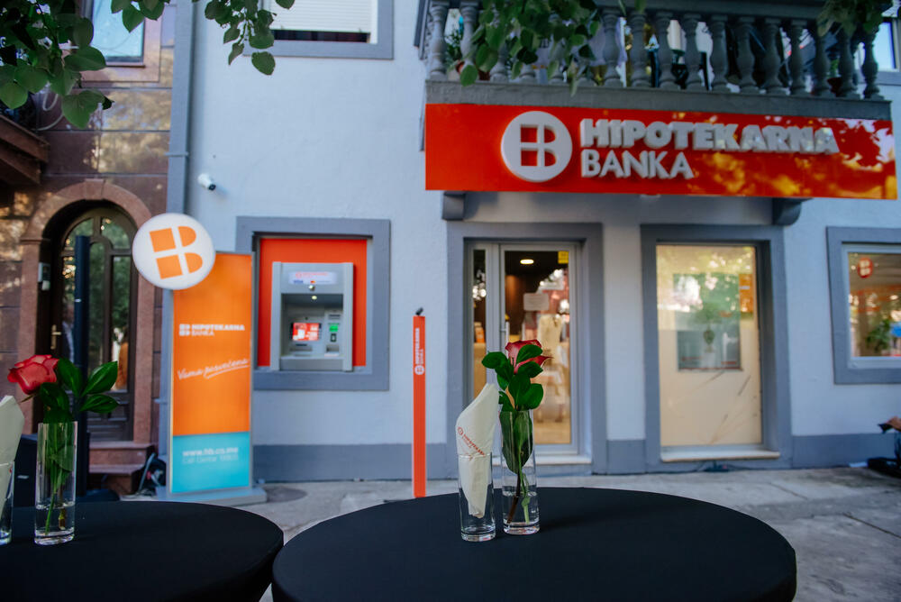 <p>Hipotekarna banka je lider na tržištu u informacionim inovacijama i kao takva nudi pregršt proizvoda i usluga</p>