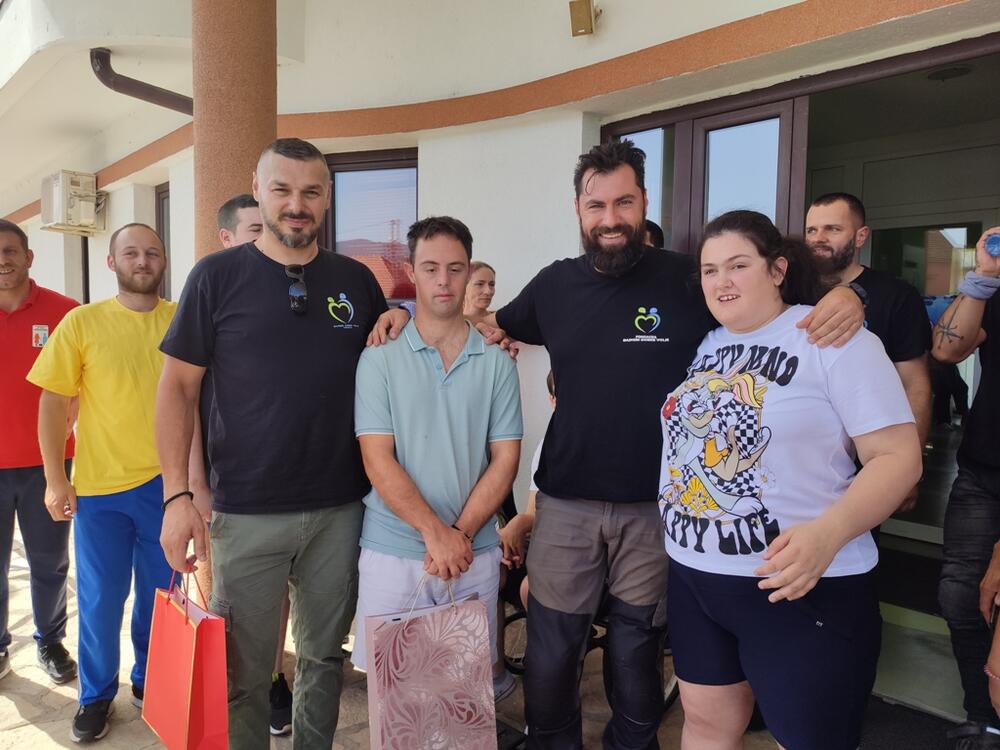 <p>"Ovakve posjete znače puno za naše korisnike. To je i skretanje pažnje na njih. Društvena sredina se na neki način okrenula i razvila se svijest kod naroda i ovoga je sve češće, a i mi sve češće boravimo van ustanove. Ovo je neka nova priča", kazao je direktor Dnevnog centra Radovan Draganić</p>