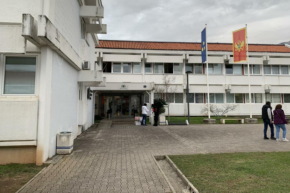 Više od 400 zaposlenih u administraciji, Foto: Vuk Lajović