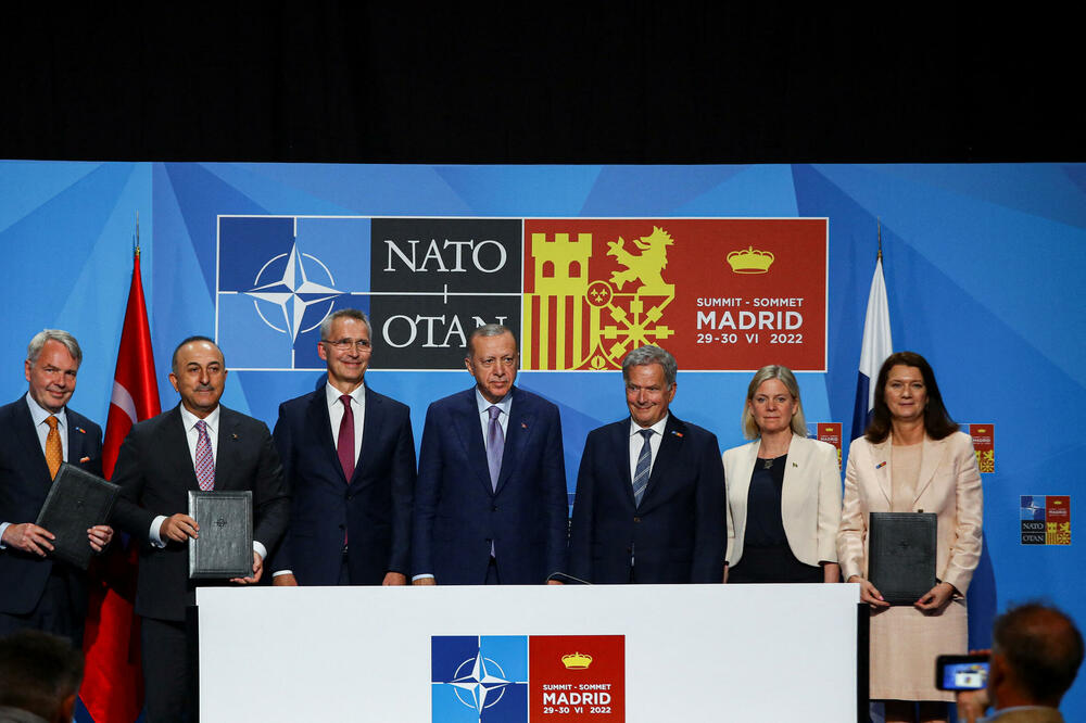 Havisto, Čavušoglu, Stoltenberg, Erdogan, Ninisto, Anderson i Linde na samitu NATO u Madridu, Foto: Reuters
