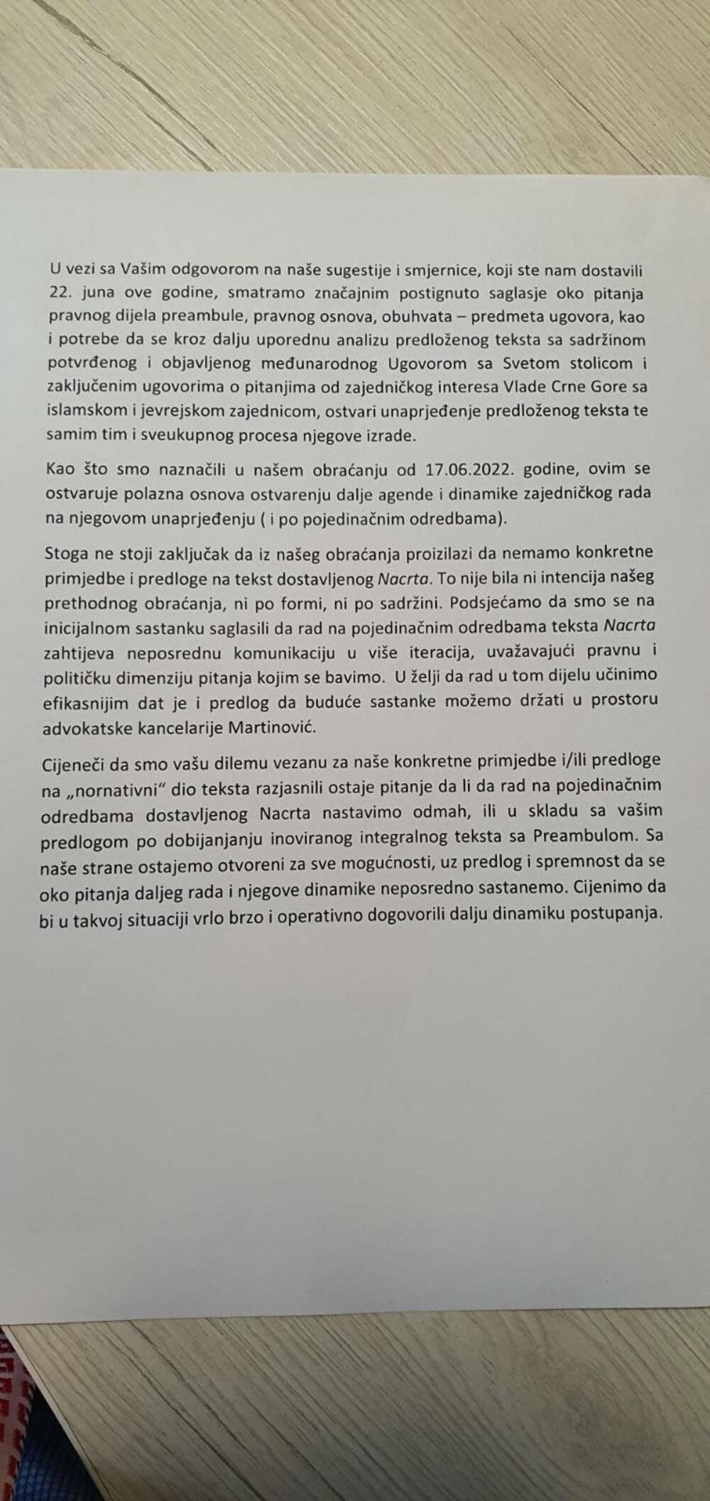 <p>Premijer Dritan Abazović danas je, tokom zvanične posjete Srbiji, poručio da predstavnici Socijaldemokratske partije (SDP) i Demokratske partije socijalista (DPS) nijesu imali bili upoznati s tekstom temeljnog ugovora i da nisu imali primjedbe na normativni dio</p>