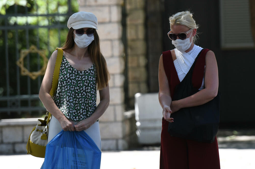 Maske obavezne samo u zdravstvenim ustanovama, javnom prevozu i kolektivnom smještaju (ilustracija) -, Foto: SAVO PRELEVIC