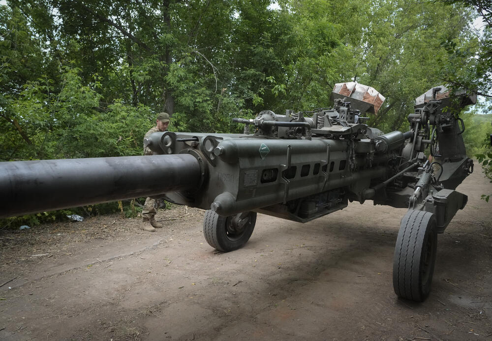 Ukrajinski vojnici sa američkom haubicom M777 u Donjeckoj oblasti 