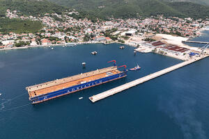 Pogledajte kako je izgledao dolazak Adriatic 42 plutajućeg doka u...