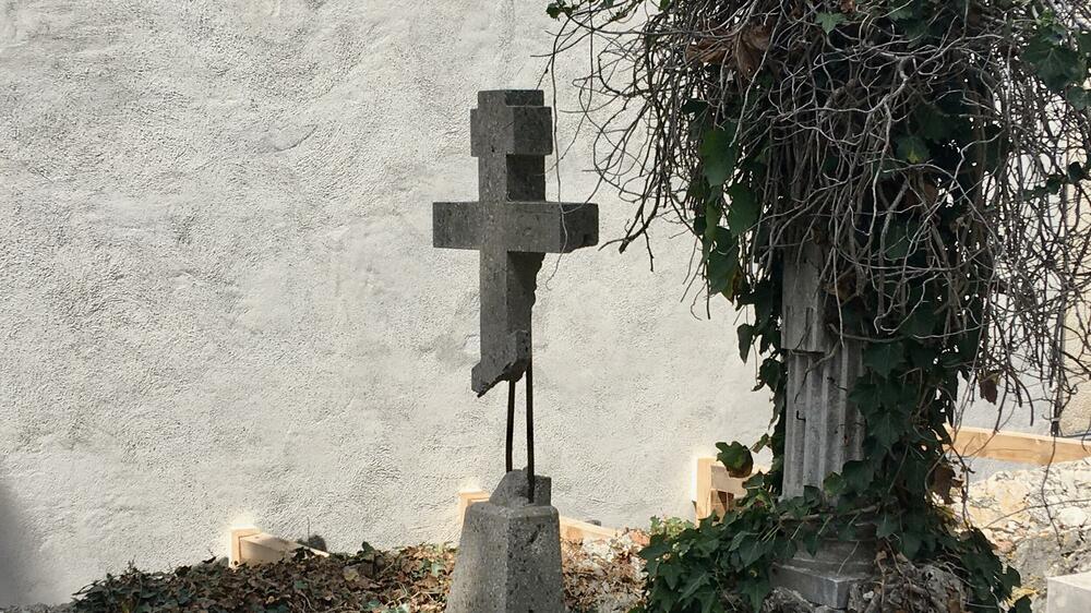 <p>Zamišljam klince iz škole na obali koji kroz prozor svaki dan vide ovo more i nebo dok se dodiruju i takmiče u ljepoti plavih tonova. Ja sam sa svog školskog prozora vidio žalosnu vrbu. Šibenik nije mjesto već privilegija</p>