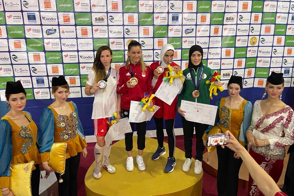 Bojana je prvi put na postolju sa svjetskom seniorskom prvakinjom, Foto: COK