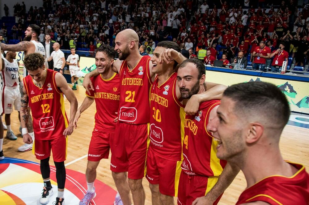 Slavlje košarkaša Crne Gore nakon pobjede nad Francuskom, Foto: FIBA