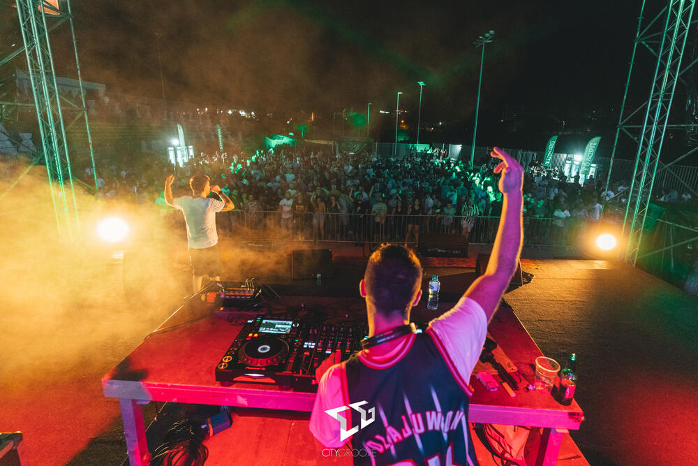 <p>"Raduju me ovakva dešavanja, kulturni sadržaj ovakvog tipa nakon korone svima je bitan i potreban", poručio je Edo Maajka</p>