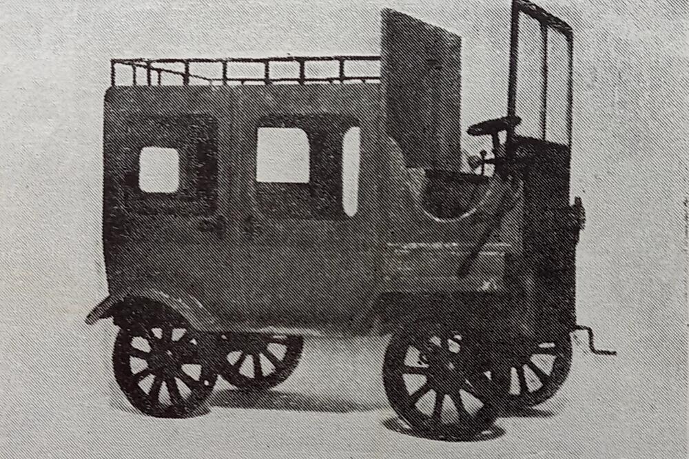 Maketa automobila kojim je 1903. Crna Gora, prva u Evropi, prevozila poštu i putnike, Foto: Privatna arhiva