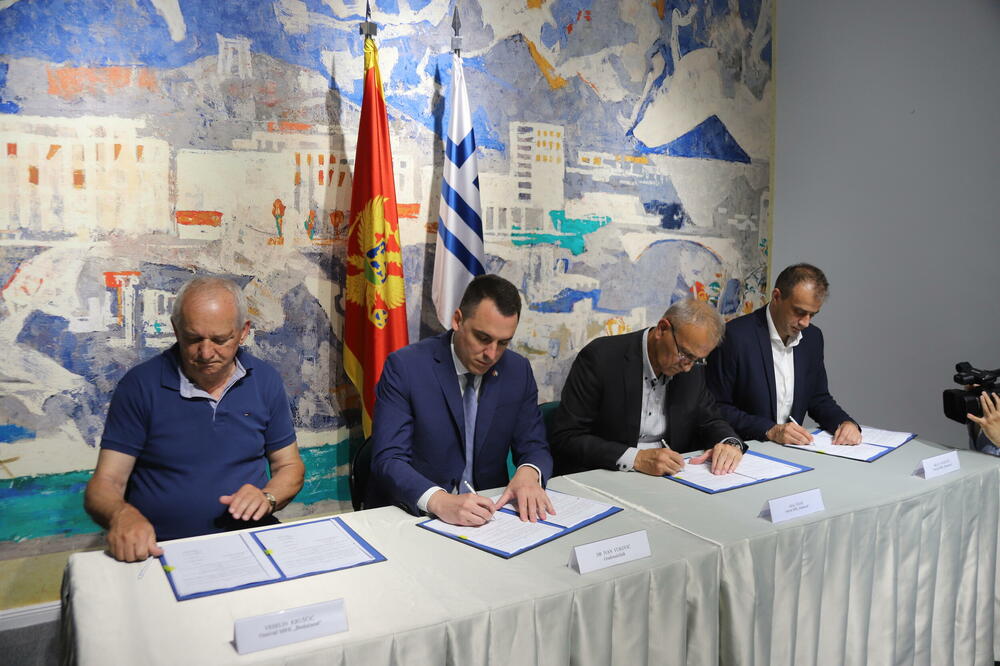 Sa potpisivanja ugovora, Foto: PG Biro