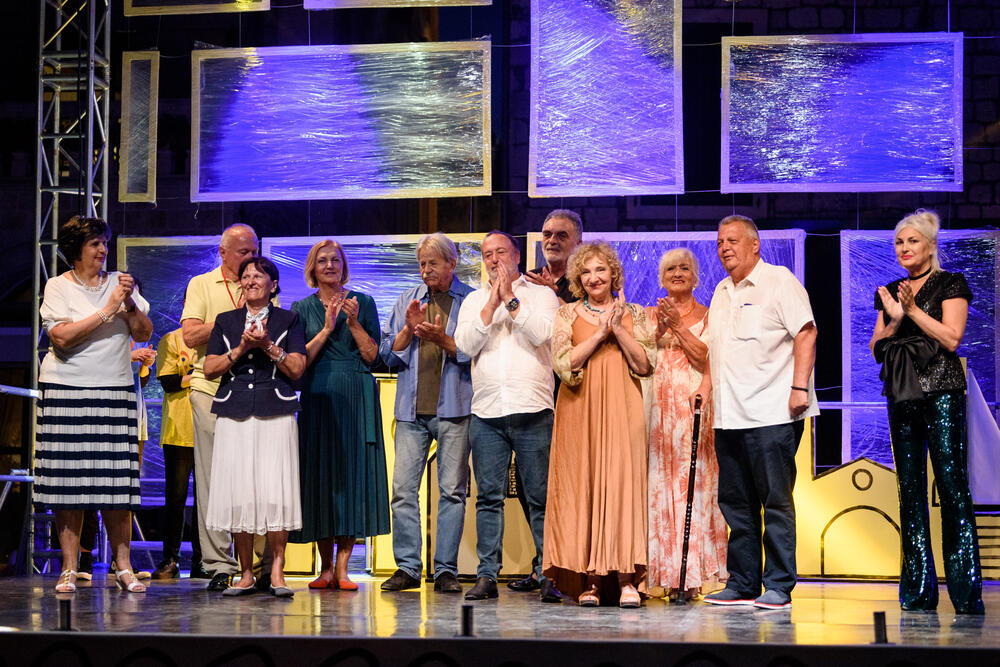 <p>Večeras književni program "Ršumdan u Kotoru", u okviru kog će gost biti čuveni dječji pjesnik Ljubivoje Ršumović. Ulaz za sve predstave besplatan</p>