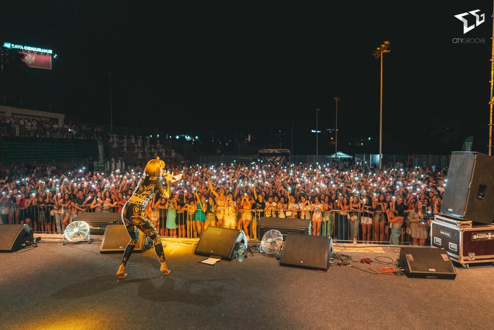 <p>Podgoričkoj publici predstavile se Nela, Angelina, Sara Jo i Senidah</p>