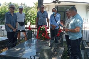 Članovi nikšićkog OK JKP položili cvijeće na grob narodnog heroja...