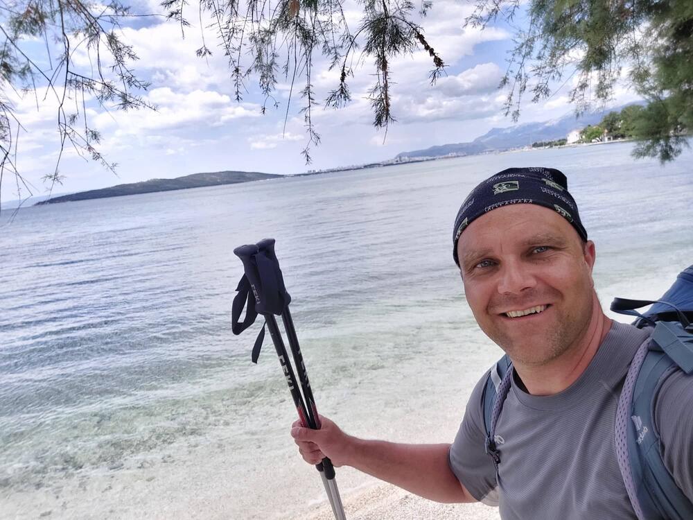 <p>"Dnevno pređem od 20 do 25 kilometara, a rekord koji sam napravio je 35 kilometara u jednom danu. Ali, teško je”, priznaje Metod</p>