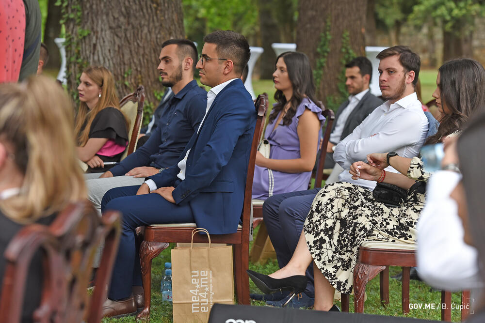 <p>"Smatram da ako postoji zemlja koja je model kako da se učini dobru stvar za sve, da se bustuje EU, ideja EU u regionu, mogućnost i motivacija kandidata da nastave na tom putu, mislim da je to naša država"<br /> </p>