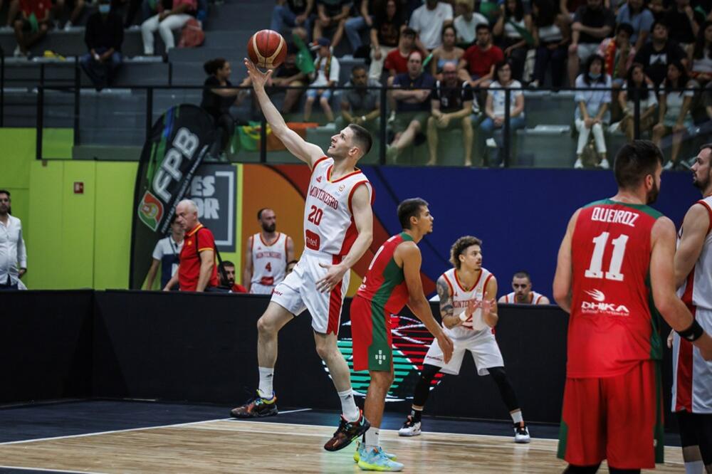 Nikola Ivanović na utakmici u Odivelašu, Foto: FIBA
