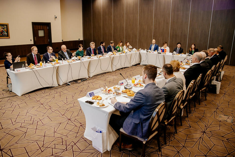 Sa jučerašnjeg radnog doručka Abazovića sa ambasadorima država članica EU, Foto: Vlada Crne Gore