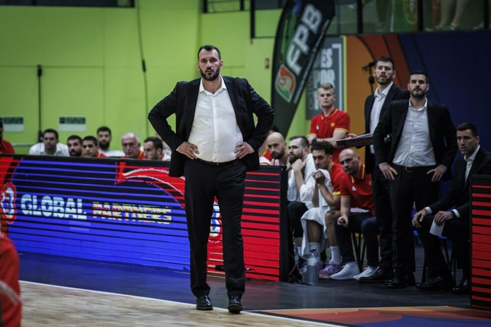 U odličnoj poziciji pred drugu fazu kvalifikacija: Boško Radović, selektor Crne Gore, Foto: fiba