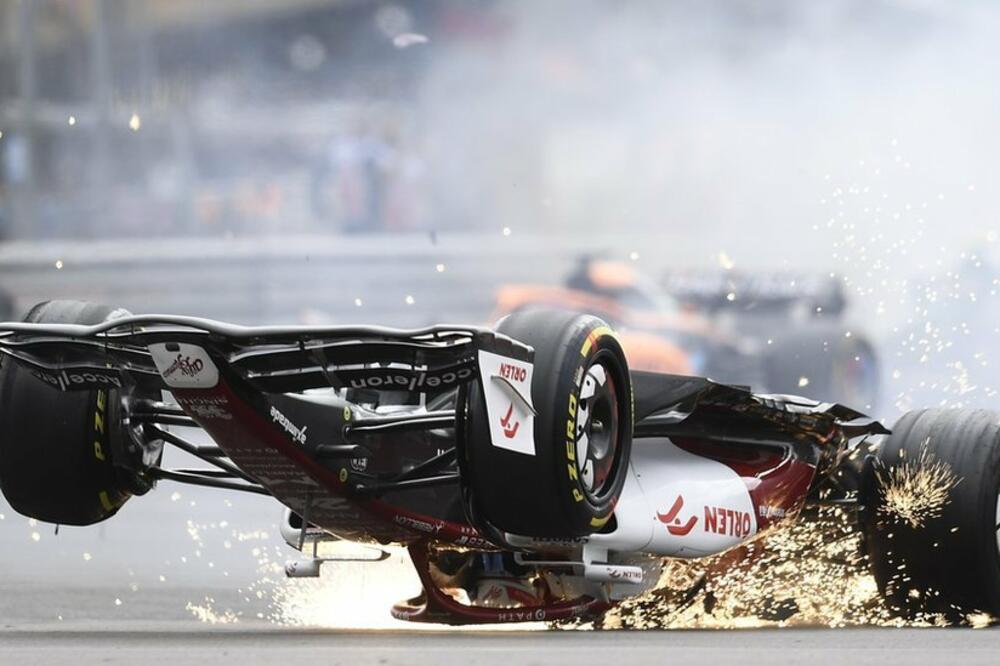 Vozač Formule 1 Žu Gvanju bez povreda je napustio trkalište nakon nesreće, Foto: Getty Images