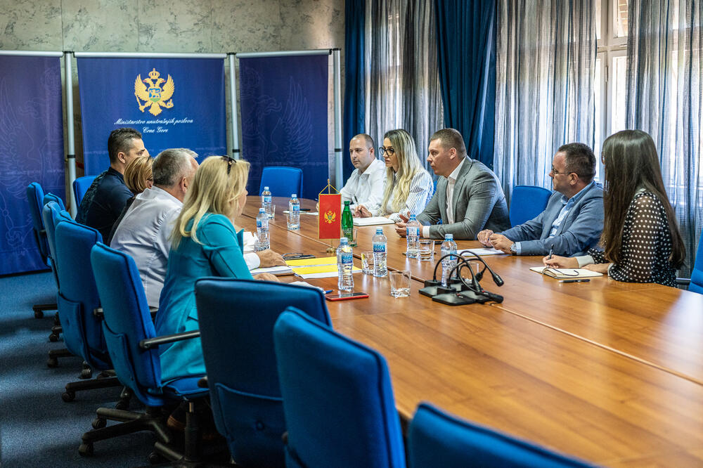 Sa sastanka, Foto: MUP