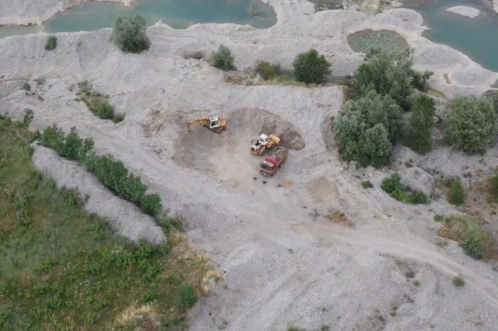Eksploatacija šljunka i pijeska: Detalj sa terena, Foto: Vuk Vujisić
