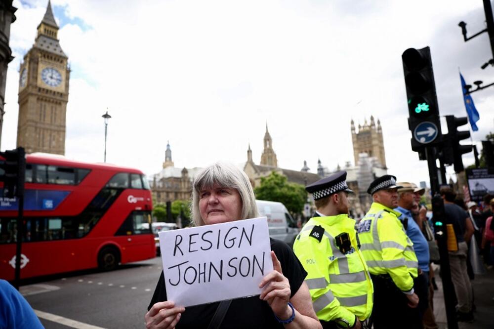 Demonstranti u Londonu traže ostavku Džonsona, Foto: Reuters