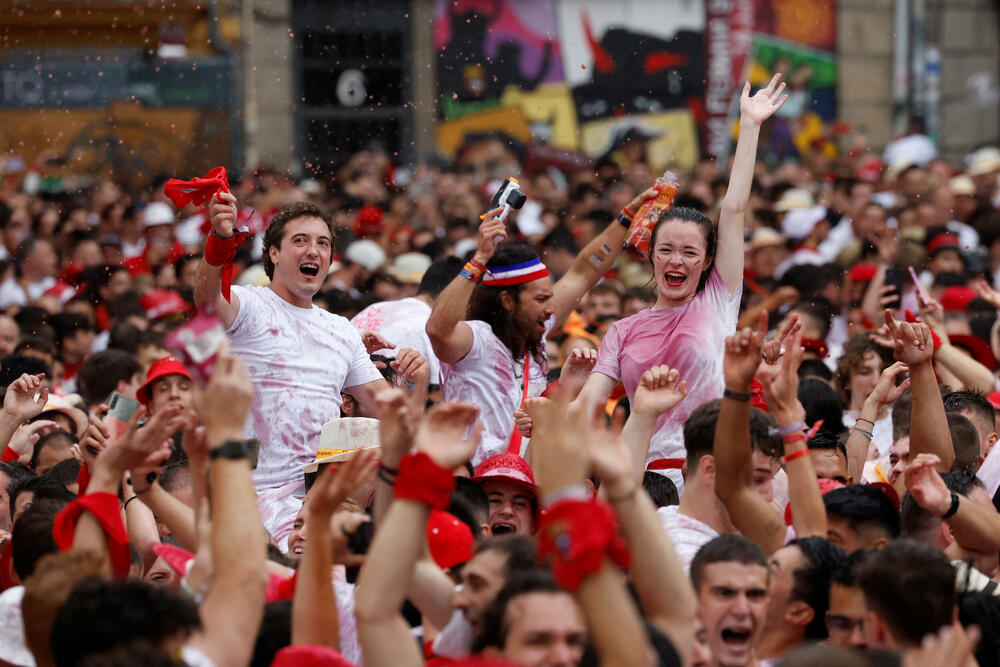 <p>Trke sa bikovima, njih ukupno osam, ulicama stare četvrti Pamplone, na trasi dugoj 800 metara, počinju u četvrtak i trajaće sedam dana</p>