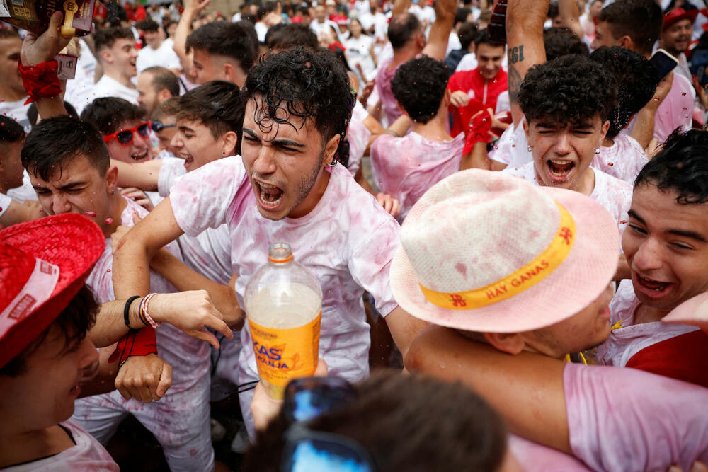 <p>Trke sa bikovima, njih ukupno osam, ulicama stare četvrti Pamplone, na trasi dugoj 800 metara, počinju u četvrtak i trajaće sedam dana</p>