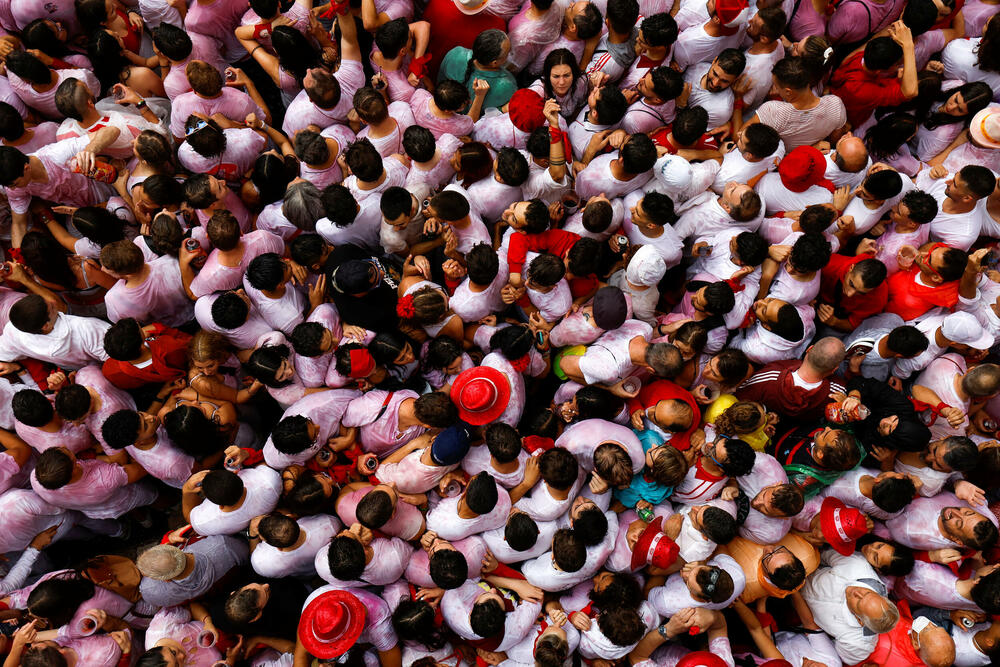 <p>Trke sa bikovima, njih ukupno osam, ulicama stare četvrti Pamplone, na trasi dugoj 800 metara, počinju u četvrtak i trajaće sedam dana</p>