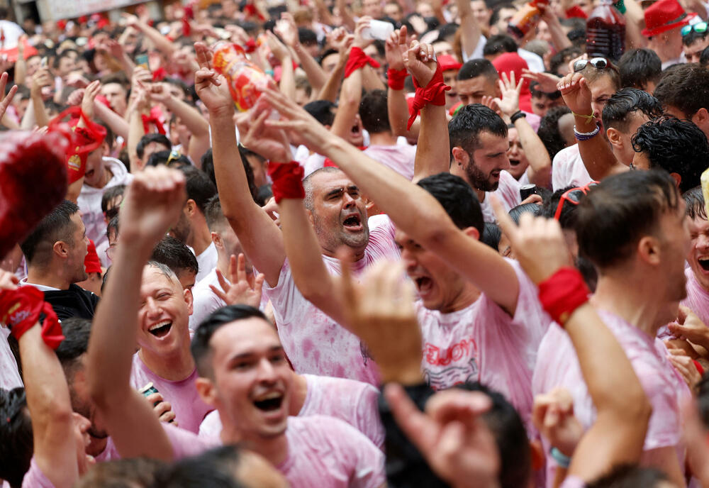 <p>Trke sa bikovima, njih ukupno osam, ulicama stare četvrti Pamplone, na trasi dugoj 800 metara, počinju u četvrtak i trajaće sedam dana</p>