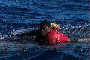 Tinejdžer iz Togoa spasio bebu nakon brodoloma: Dobar sam plivač i...