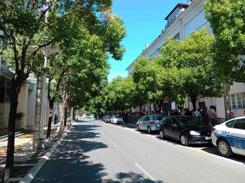 <p>Policajac Rmandić zamolio je kolege da ne politizuju proteste, dodajući da oni neće biti saradnici onima koji žele da se bave politkom</p>