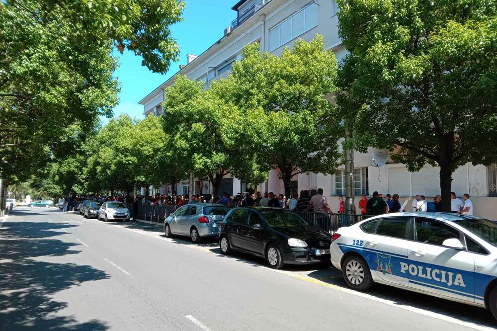 Protest ispred zgrade Vlade, Foto: Jelena Jovanović