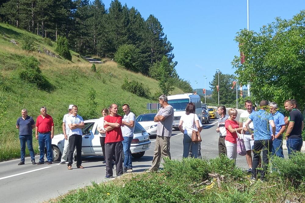 Sa jučerašnje blokade puta u Pljevljima, Foto: Goran Malidžan