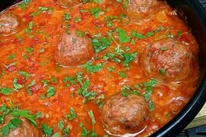 Brzo se sprema: Paprikaš sa ćuftama iz rerne