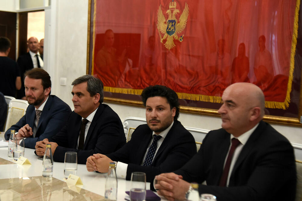 <p>Ključne teme sastanka odnose se na izbor sudija Ustavnog suda, imenovanje članova Sudskog savjeta, izbor vrhovnog državnog tužioca, te reformu izbornog zakonodavstva</p>