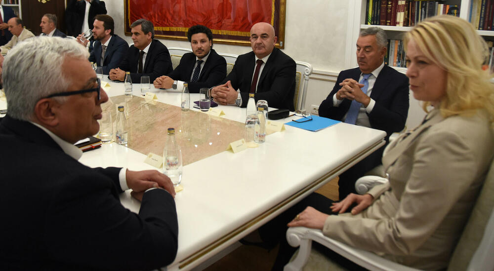 <p>Ključne teme sastanka odnose se na izbor sudija Ustavnog suda, imenovanje članova Sudskog savjeta, izbor vrhovnog državnog tužioca, te reformu izbornog zakonodavstva</p>