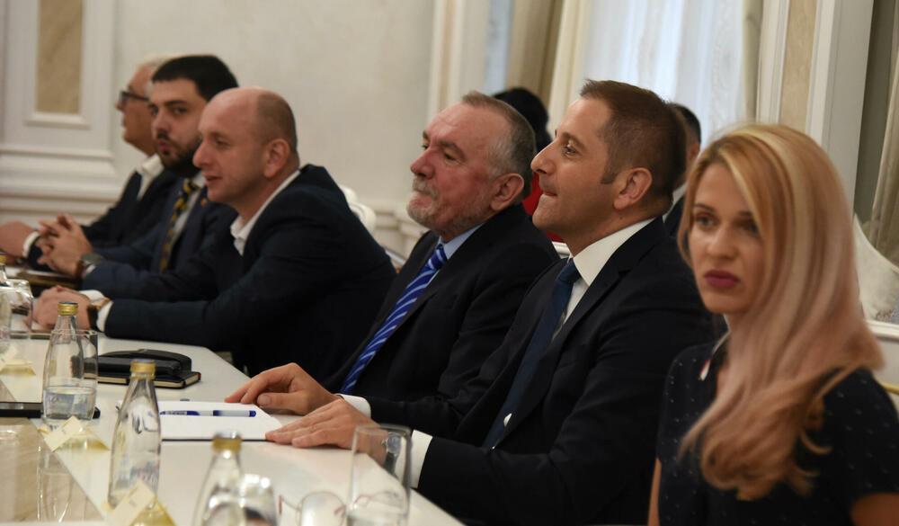 <p>Ključne teme sastanka odnose se na izbor sudija Ustavnog suda, imenovanje članova Sudskog savjeta, izbor vrhovnog državnog tužioca, te reformu izbornog zakonodavstva</p>