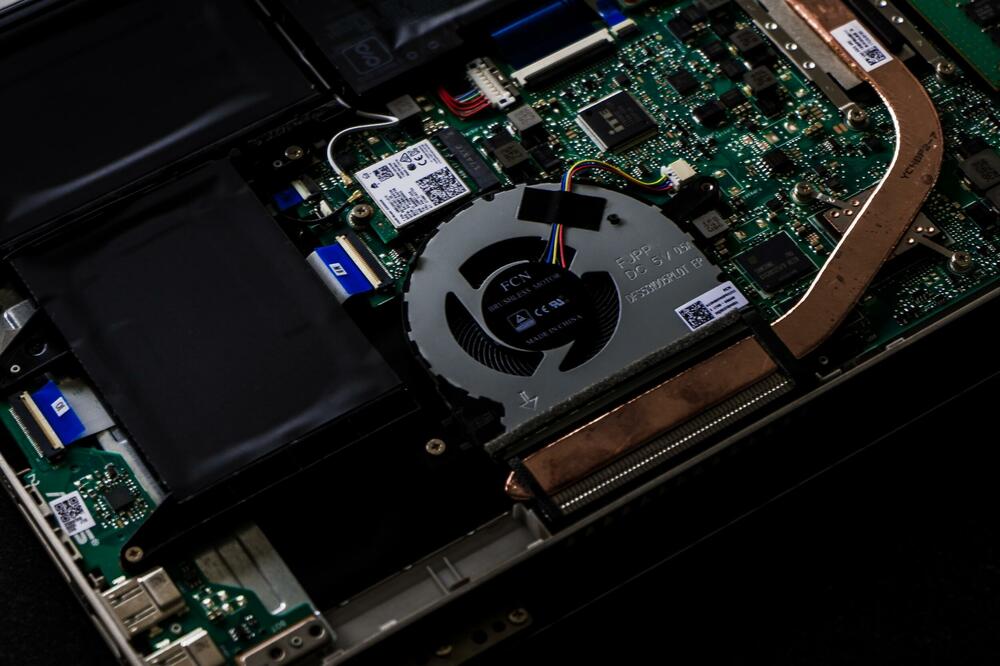 Matična ploča laptop uređaja (ilustracija)., Foto: Artiom Vallat