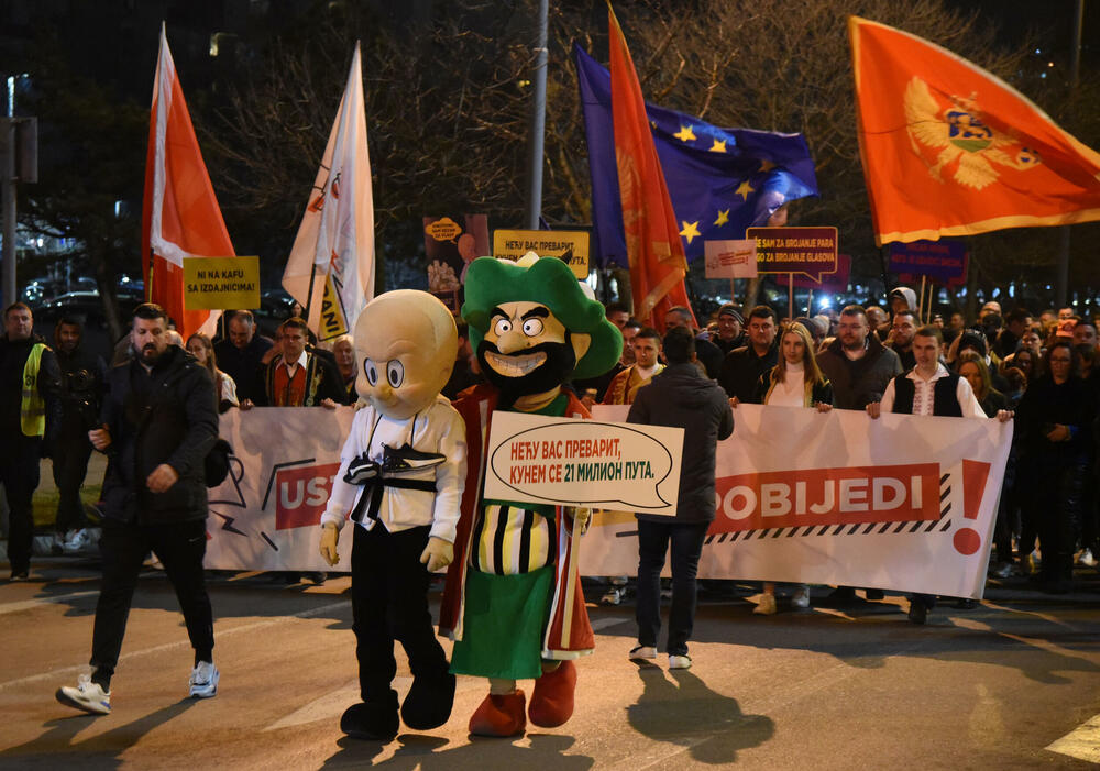 Demokrate na protestima tražile prijevremene izbore