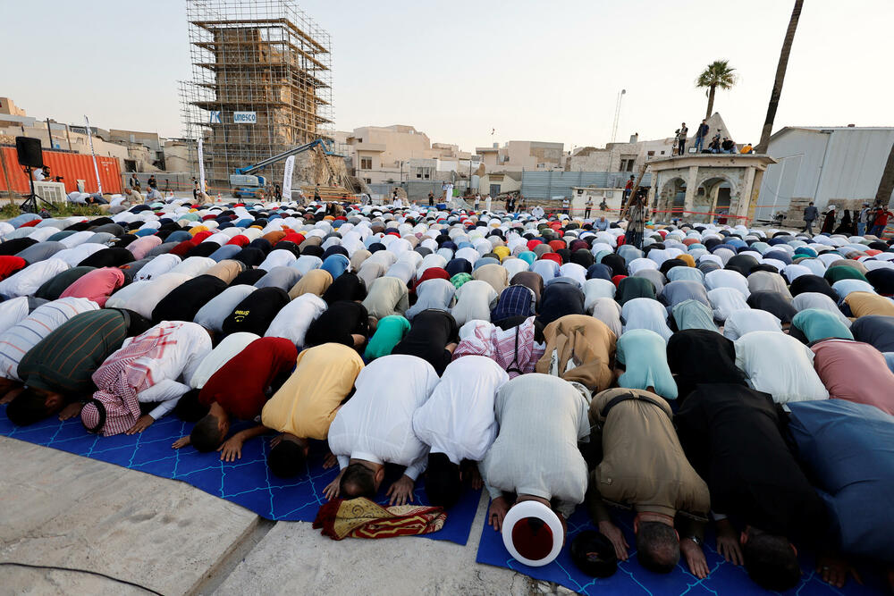 <p>ISIL je u junu 2014. osvojio drugi najveći grad u Iraku, a idućeg mjeseca vođa te grupe upravo u toj džamiji objavio je svijetu da je uspostavio "kalifat"</p>