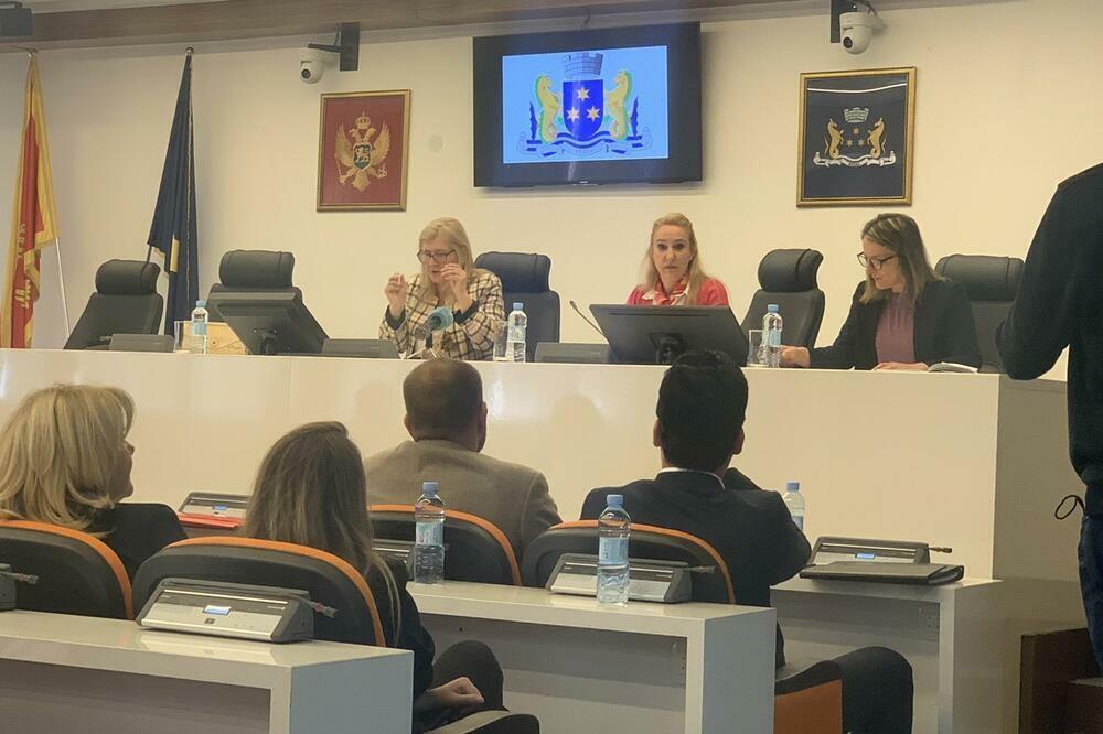 Sa ranije sjednice Odbora povjerenika u Budvi, Foto: Vuk Lajović
