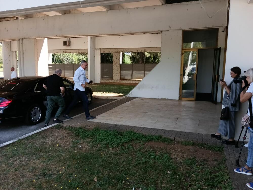 <p>Iz DPS-a su kazali da je Klub poslanika te stranke ovlašćen da u toku naredne nedjelje preduzme adekvatne pravne radnje u Skupštini</p>