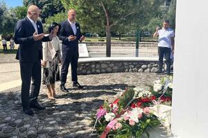 Delegacija DPS povodom Dana sjećanja na žrtve genocida u...
