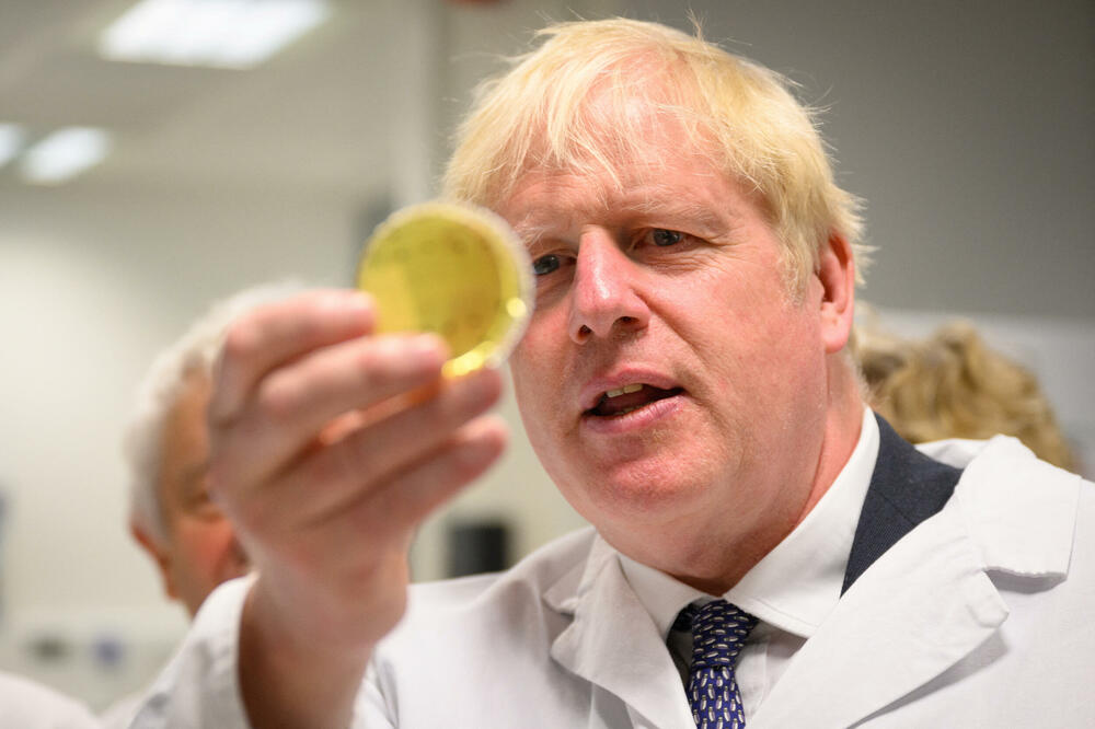 Džonson danas tokom posjete "Frensis Krik" institutu u Londonu, Foto: Reuters