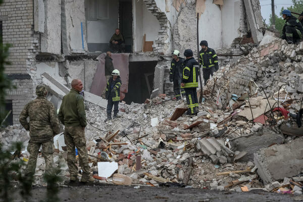 "Broj poginulih u ruskom napadu na stambeni blok u Časiv Jaru...